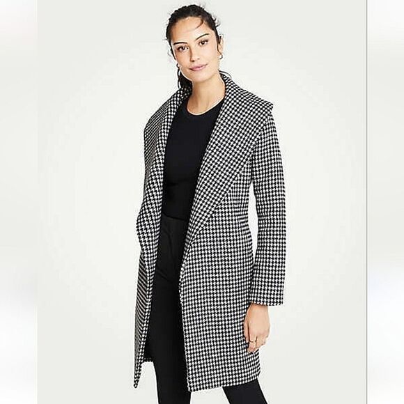 Ann Taylor  - Picture 4 of 15